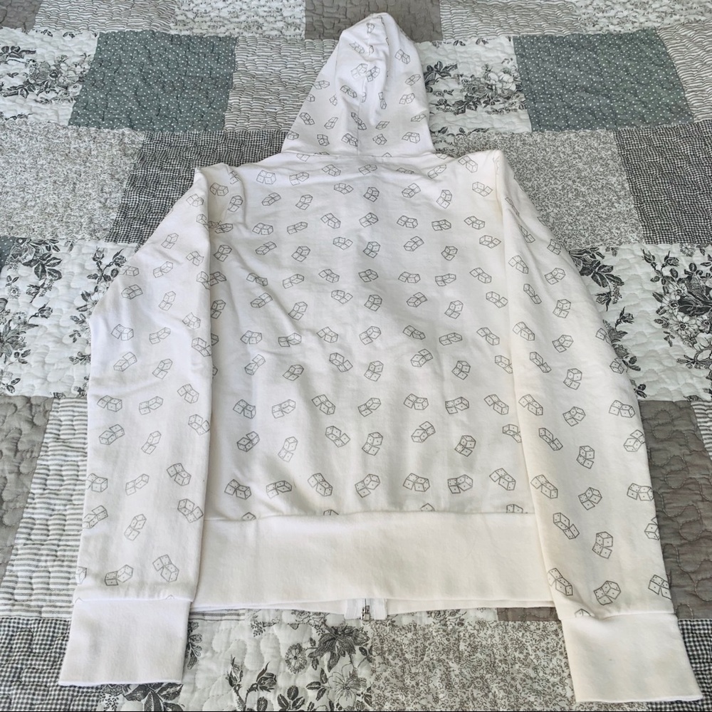 π² π Cute Used Sweater with Dice Patern - Picture 2 of 10
